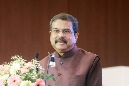 राष्ट्रपति मुर्मु ने धर्मेंद्र प्रधान का इस्तीफा किया स्वीकार, प्रल्हाद जोशी को शिक्षा मंत्रालय का अतिरिक्त प्रभार