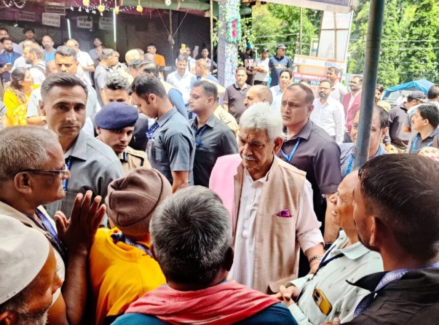जम्मू-कश्मीर के उप-राज्यपाल मनोज सिन्हा ने नुनवान बेस कैंप में अमरनाथ यात्रा की तैयारियों का जायजा लिया