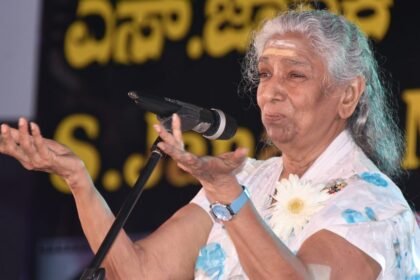 पार्श्व गायिका एस. जानकी के निधन पर राष्ट्रपति मुर्मु, केंद्रीय गृह मंत्री ने जताया शोक, कहा- ‘भारत ने एक संगीत आइकन खो दिया’