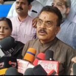 मुंबई : कांदिवली पूर्व समता नगर पुलिस स्टेशन के क्षेत्र में नाबालिक लड़की से सामूहिक ब्लात्कार करने के बाद उसकी हुई हत्या पर न्याय दिलाने के लिए रविवार 12 जुलाई को विश्वकर्मा समाज के साथ पुलिस स्टेशन पहुंचे पूर्व सांसद संजय निरूपम