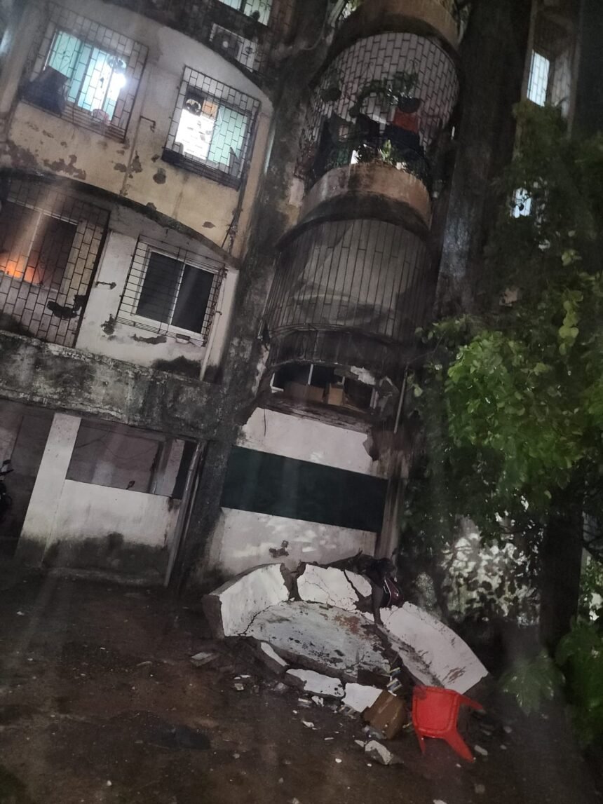 नवी मुंबई खारघर स्थित पांडवकड़ा वॉटरफॉल में दो युवक तेज बहाव में बहे, सर्च ऑपरेशन जारी