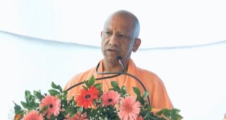 मुख्यमंत्री योगी ने गोरखपुर से प्रदेशव्यापी ‘पौधरोपण महायज्ञ’ का किया शुभारंभ