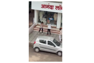 नासिक मे कोयता गैंग की दहशत पंडित कॉलोनी मे युवक के ऊपर कोयता से हमलानासिक शहर मे इन दिनों पुलिस व्यवस्था पर सवालिया निशान लगाता हुआ नजर आ रहा है