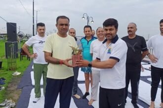 जम्मू में तवी रिवरफ्रंट पर विशेष योग सत्र का आयोजन, फिटनेस और वेलनेस को मिला बढ़ावा