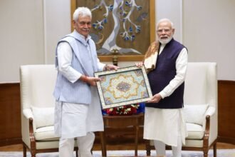 📍 जम्मू-कश्मीर जम्मू-कश्मीर के उपराज्यपाल Manoj Sinha ने नई दिल्ली में भारत के प्रधानमंत्री Narendra Modi से मुलाकात की।