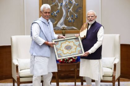 📍 जम्मू-कश्मीर जम्मू-कश्मीर के उपराज्यपाल Manoj Sinha ने नई दिल्ली में भारत के प्रधानमंत्री Narendra Modi से मुलाकात की।