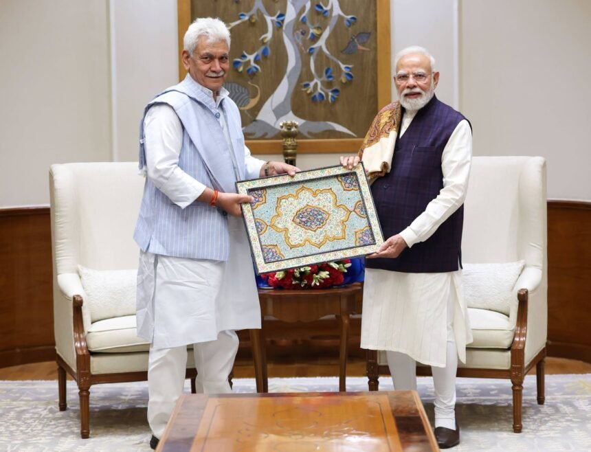 📍 जम्मू-कश्मीर जम्मू-कश्मीर के उपराज्यपाल Manoj Sinha ने नई दिल्ली में भारत के प्रधानमंत्री Narendra Modi से मुलाकात की।