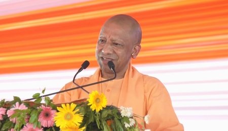 यूपी में अगले छह महीने में एक लाख और युवाओं को मिलेगी सरकारी नौकरी : सीएम योगी