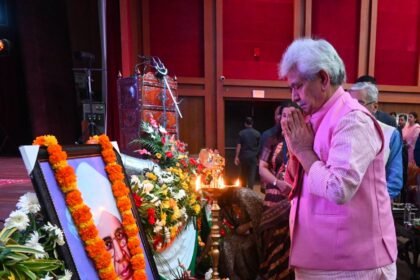 शिक्षक दिवस के पावन अवसर पर सभी आदरणीय शिक्षकों को हार्दिक शुभकामनाएँ।