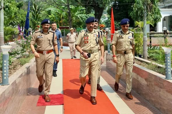 DG-P J&K नलिन प्रभात ने जम्मू में सुरक्षा ग्रिड, अपराध स्थिति और ऑपरेशनल तैयारियों की समीक्षा की