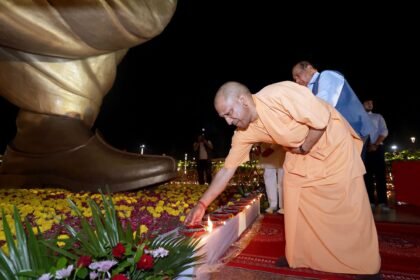 आदरणीय प्रधानमंत्री श्री Narendra Modi जी के 76वें जन्मदिवस के अवसर पर आज लखनऊ स्थित राष्ट्र प्रेरणा स्थल पर आयोजित 'आशीर्वाद का दीया' कार्यक्रम में सम्मिलित हुआ।