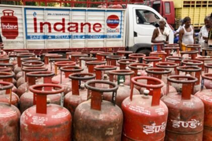 1 अक्टूबर से सब्सिडी वाले LPG सिलेंडर के लिए आधार प्रमाणीकरण अनिवार्य