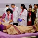 प्रधानमंत्री मोदी के जन्मदिन पर दिल्ली में मेगा ब्लड डोनेशन कैंप, सीएम रेखा गुप्ता ने किया रक्तदान