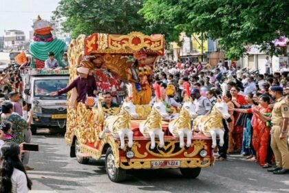 जन्माष्टमी पर देशभर में भक्तिमय माहौल, मंदिरों में उमड़ी श्रद्धालुओं की भीड़