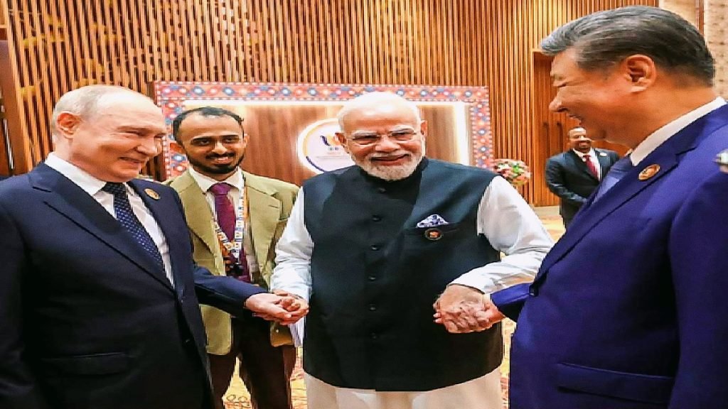 ब्रिक्स में भी दिखी पीएम मोदी, पुतिन और शी जिनपिंग की बॉन्डिंग, भारत मंडपम से आई तस्वीरों ने खींचा ध्यान