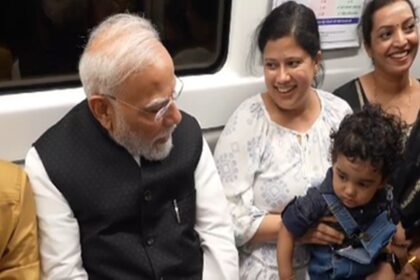 मेट्रो में बच्चों संग पीएम मोदी की खास बातचीत, जन्माष्टमी से किताबों तक छिड़ी चर्चा