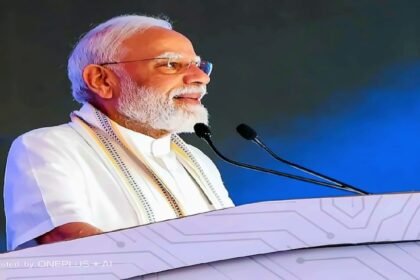 वडोदरा में पीएम मोदी बोले- विकसित भारत के लिए तेज कनेक्टिविटी और मैन्युफैक्चरिंग जरूरी, युवाओं को AI में पारंगत बनाने पर जोर