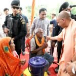जनपद लखनऊ एवं सीतापुर में बाढ़ प्रभावित क्षेत्र का आज हवाई सर्वेक्षण किया। साथ ही, बक्शी का तालाब तहसील क्षेत्र में बाढ़ प्रभावितों से भेंटकर उनका कुशल क्षेम जाना तथा उन्हें राहत सामग्री भी वितरित की।
