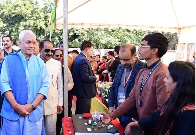 कृषि-बागवानी की चुनौतियों से निपटने के लिए AI और मानव बुद्धिमत्ता में तालमेल जरूरी: एलजी मनोज सिन्हा